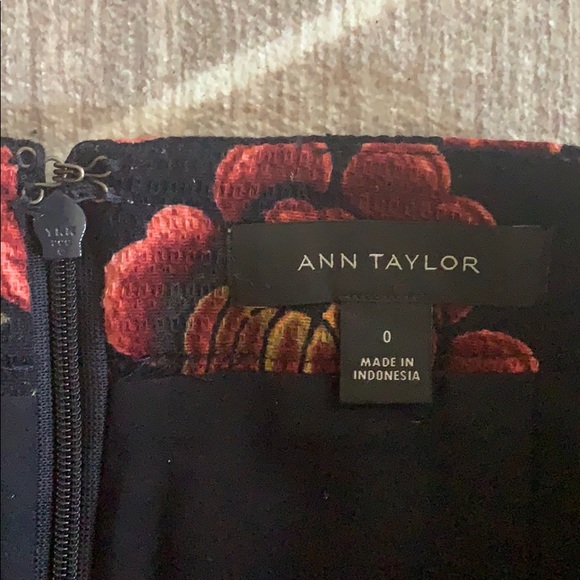 Ann Taylor Rose Pattern Pencil Skirt - Picture 5 of 6